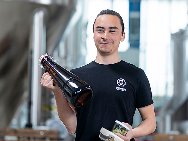 Brauer Vincent Ko von der Brauerei Wildwuchs Brauwerk in Hamburg