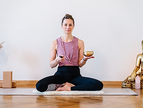 Kursleiterin und Meditationslehrerin Ananda Julia Albert