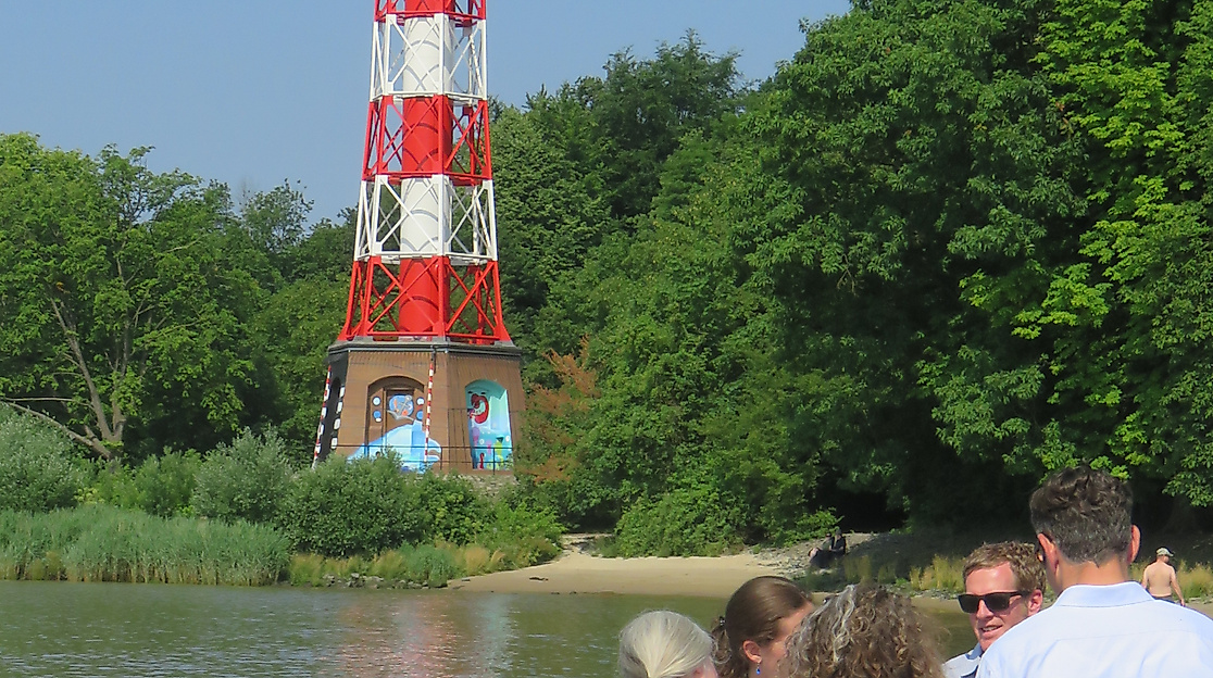 Leuchtturm, Taufe in der Elbe