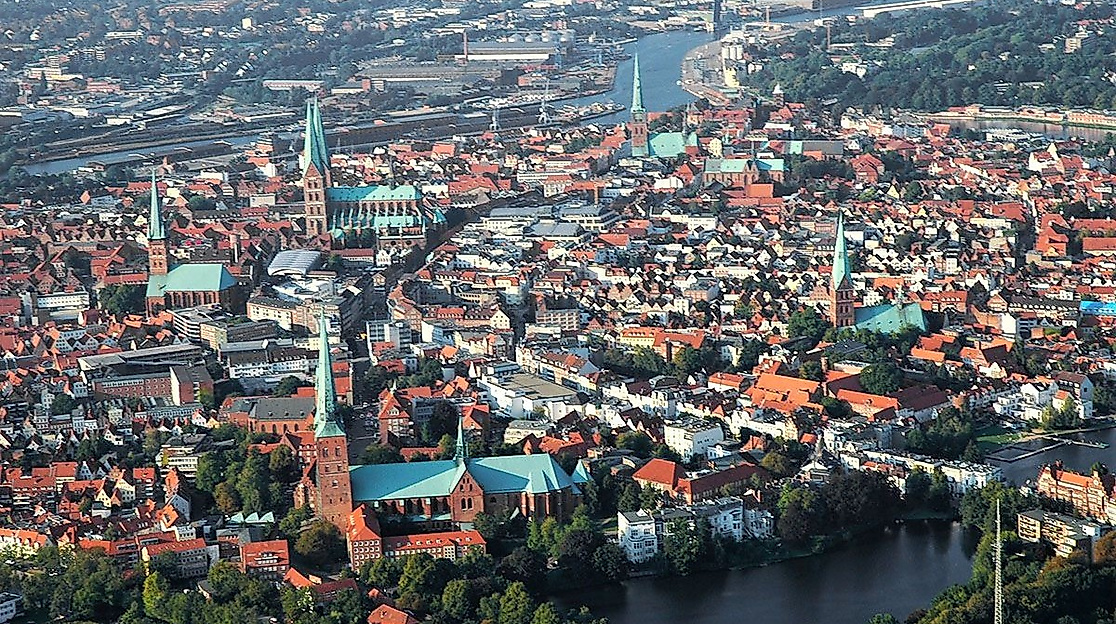 Benefiz-Sonderführung durch die UNESCO-Welterbe-Altstadt Lübeck inkl. Kirchenführung im Dom, Start am Holstentor