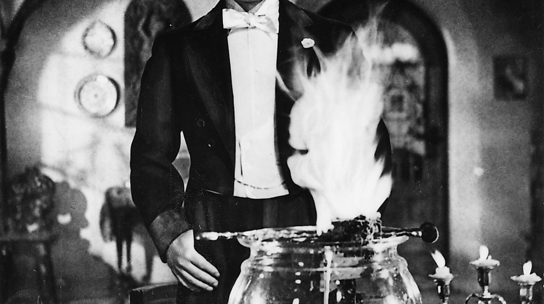 Die Feuerzangenbowle