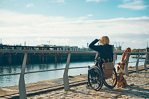 Rollstuhlfahrerin in HafenCity