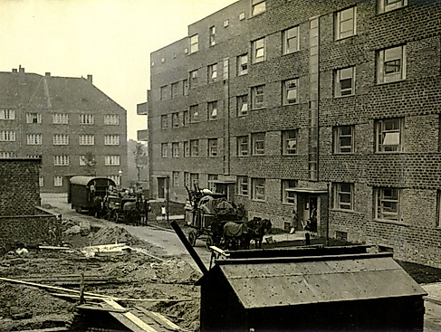 Die ersten Mieter ziehen 1928 in den Koldinghof