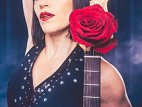Downtown Live Club: ERJA LYYTINEN