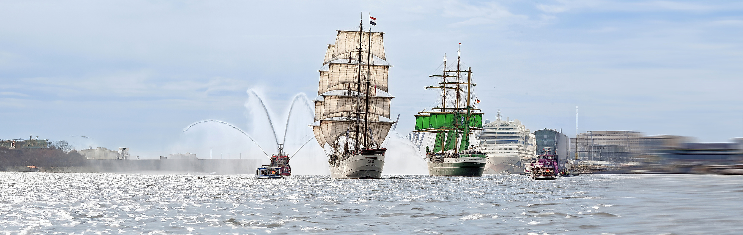 HAFENGEBURTSTAG Auslaufparade
