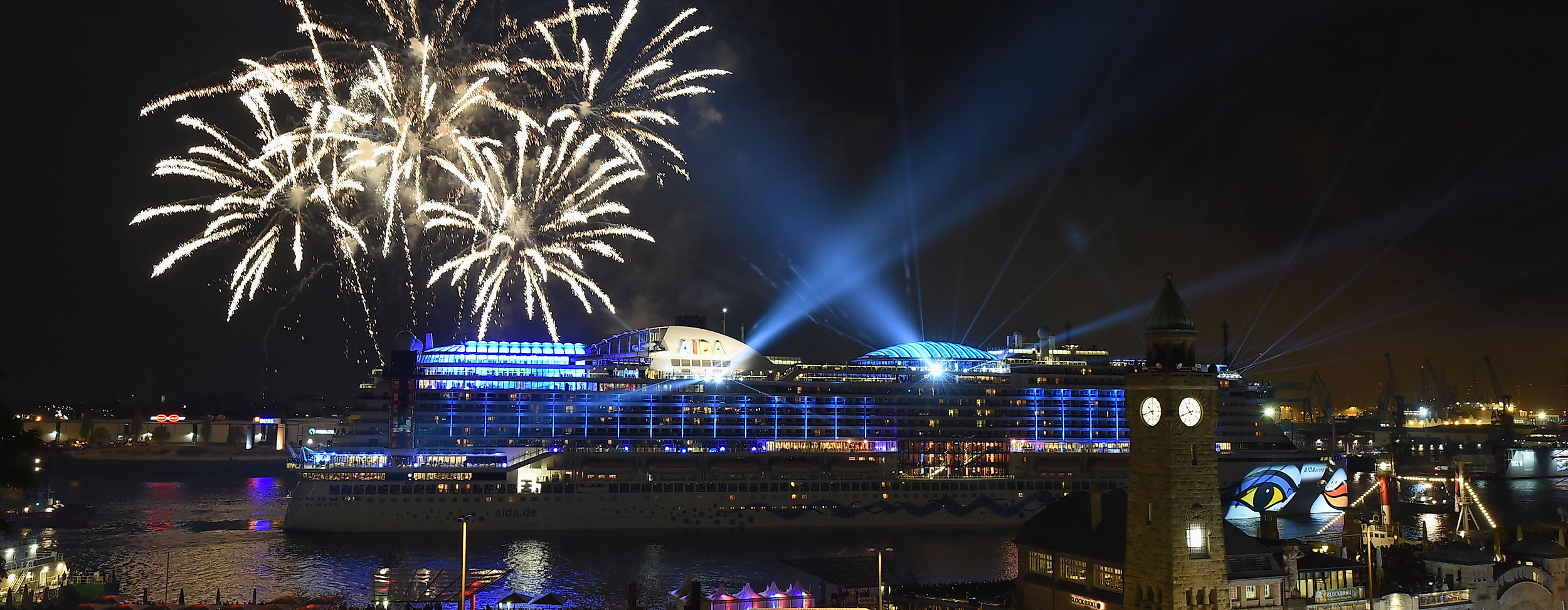 AIDA Feuerwerk Hafengeburtstag