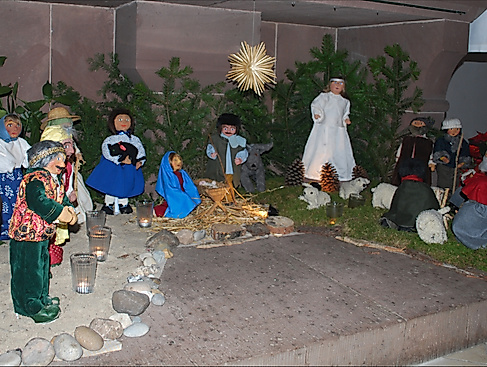 Krippe unter dem Altar