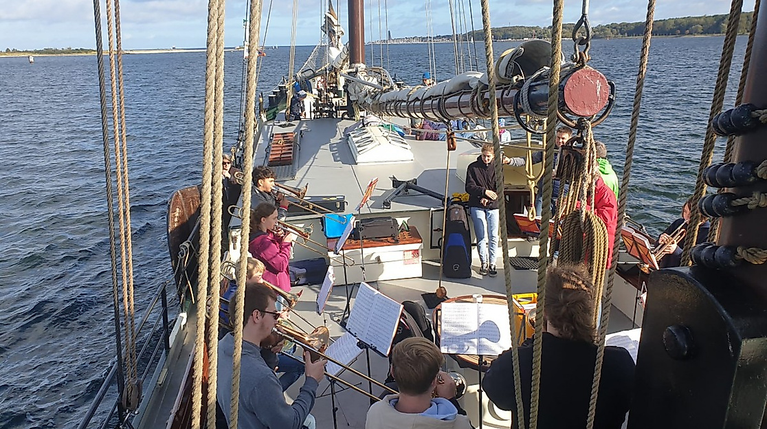 Posaunenchor an Bord
