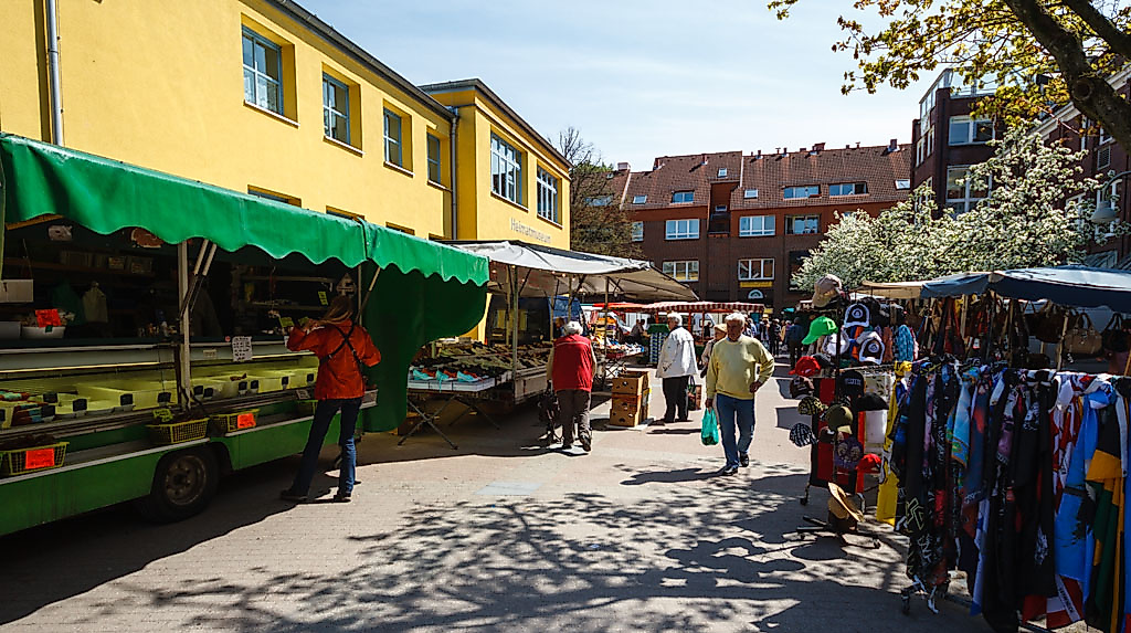 Wochenmarkt in der Alten Elbgaustraße