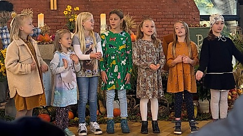 Gottesdienst mit dem Kinderchor zum Sommer