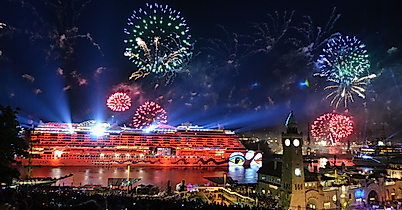 AIDA Feuerwerk Hafengeburtstag