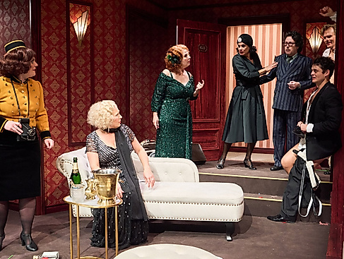 Alarm int Theaterhuus – Carmen darf nicht platzen - Ohnsorg Theater