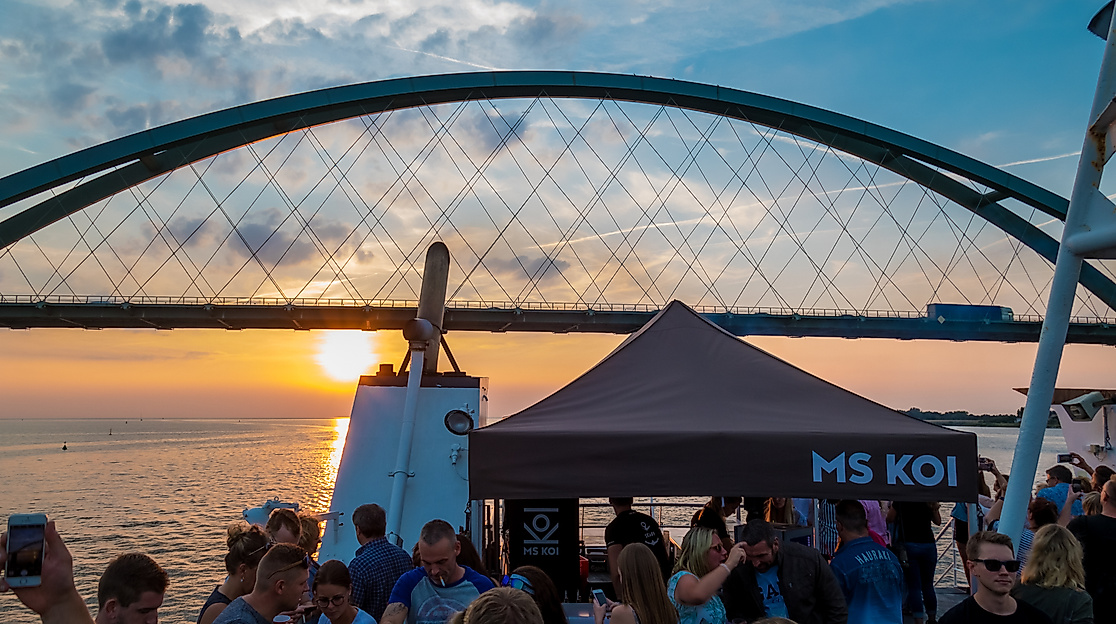 ms-koi-eventschiff-boatparty-sunset-cruise-©Adler-Schiffe