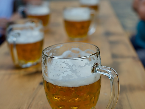 sirichs-biergarten-c-unsplash-bohdan-stocek