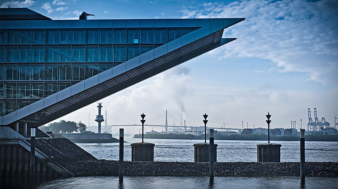 Das Kontorhaus "Dockland" im Altonaer Hafen