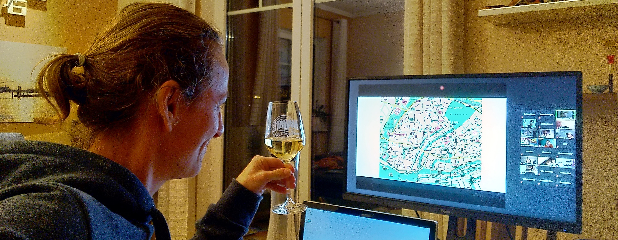 4-teilnehmer-mit-getraenk_2