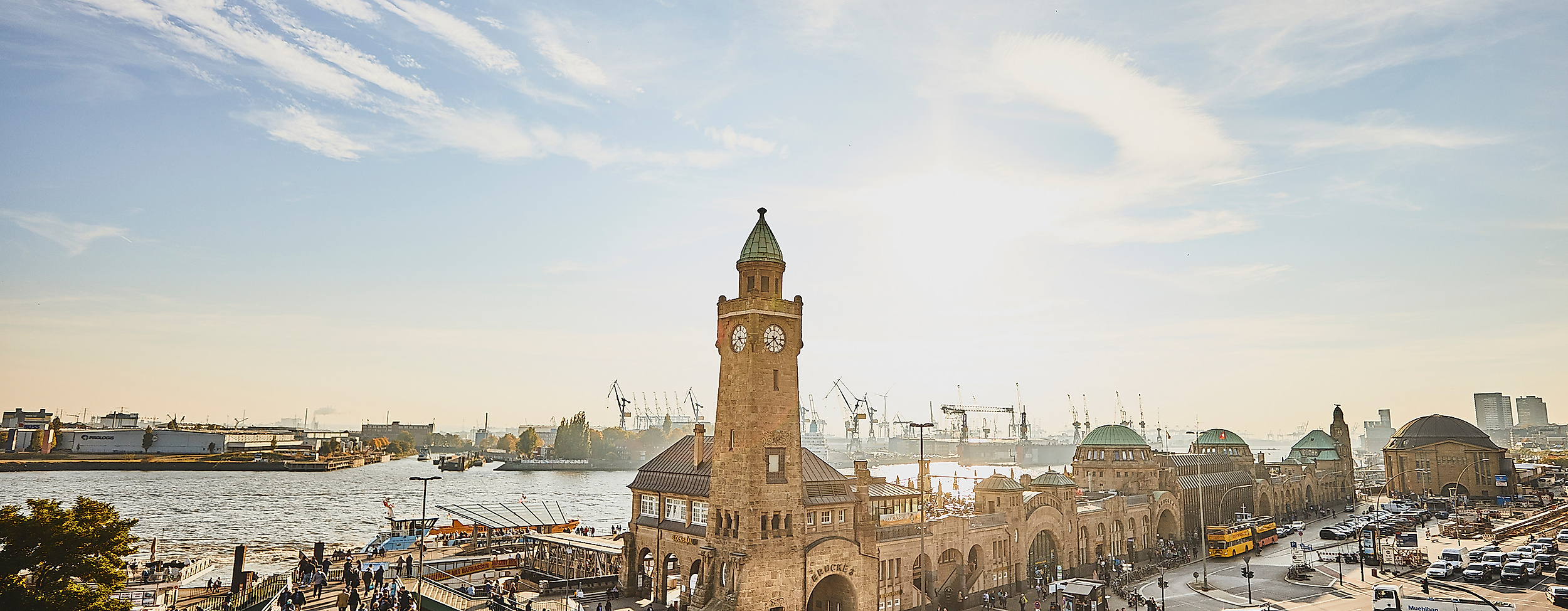 Landungsbrücken in der Abendsonne