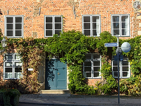 Heine-Haus_quer(c)t&w