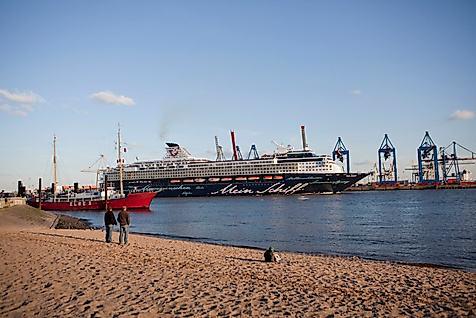 tui-cruises_elbe_c-joerg-modrow-1