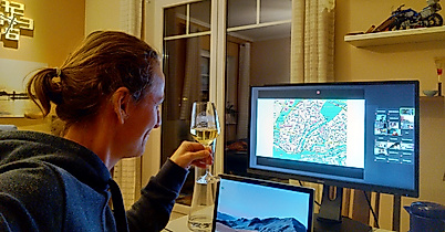 4-teilnehmer-mit-getraenk_2