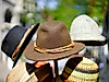 kunst-kiosk_hats-829509_1920_c-bild-von-hans-braxmeier-auf-pixabay