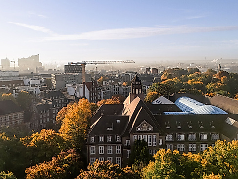 Mastenwälder und Container - vom Museum bis zur Hafenkante