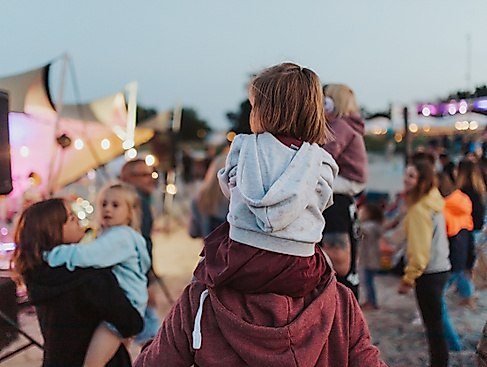 Musik im Strandkorb _ junge Bühne Scharbeutz Zuschauer 2024 © TALB