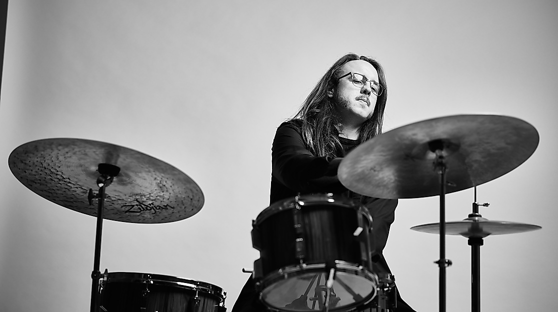 Schlagzeuger im Studio