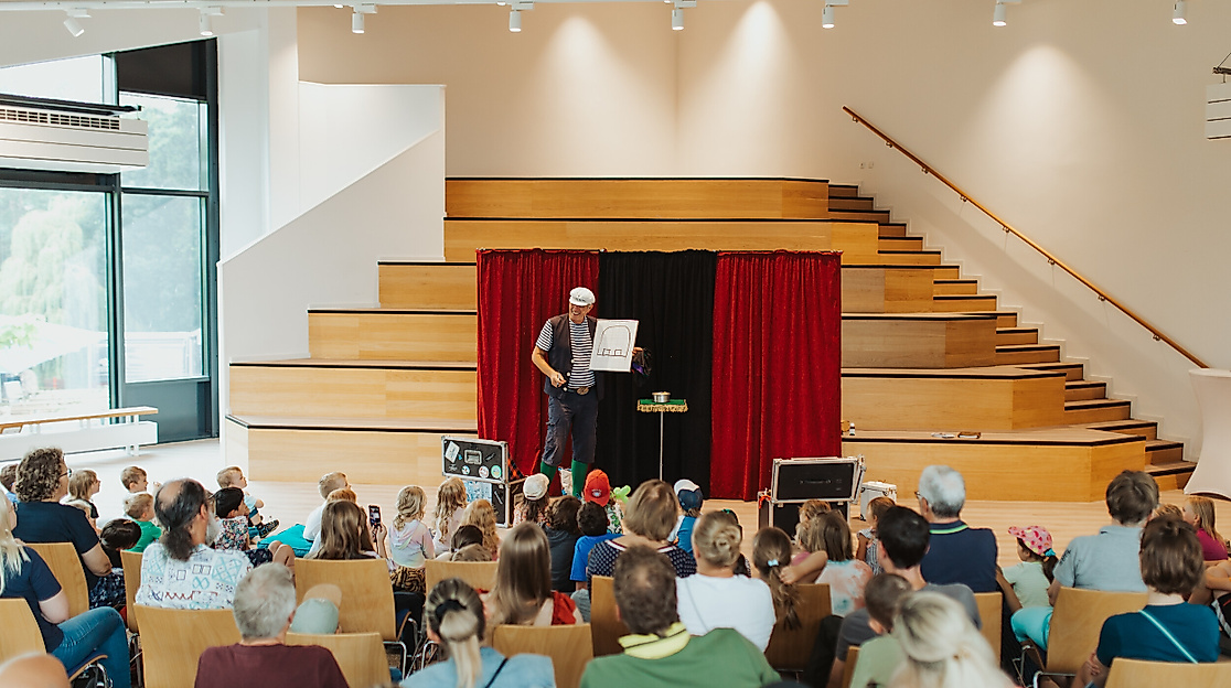 Käptn Kümmel 2024 Mann zaubert © TALB Joelle Dörnath