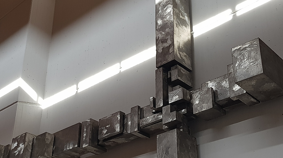 Liegendes Kreuz, Lichtstrahl