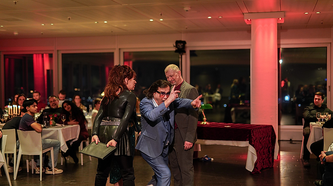 Der DaVinci Tod - Szene Valentino Dante wird ins Kreuzverhör genommen