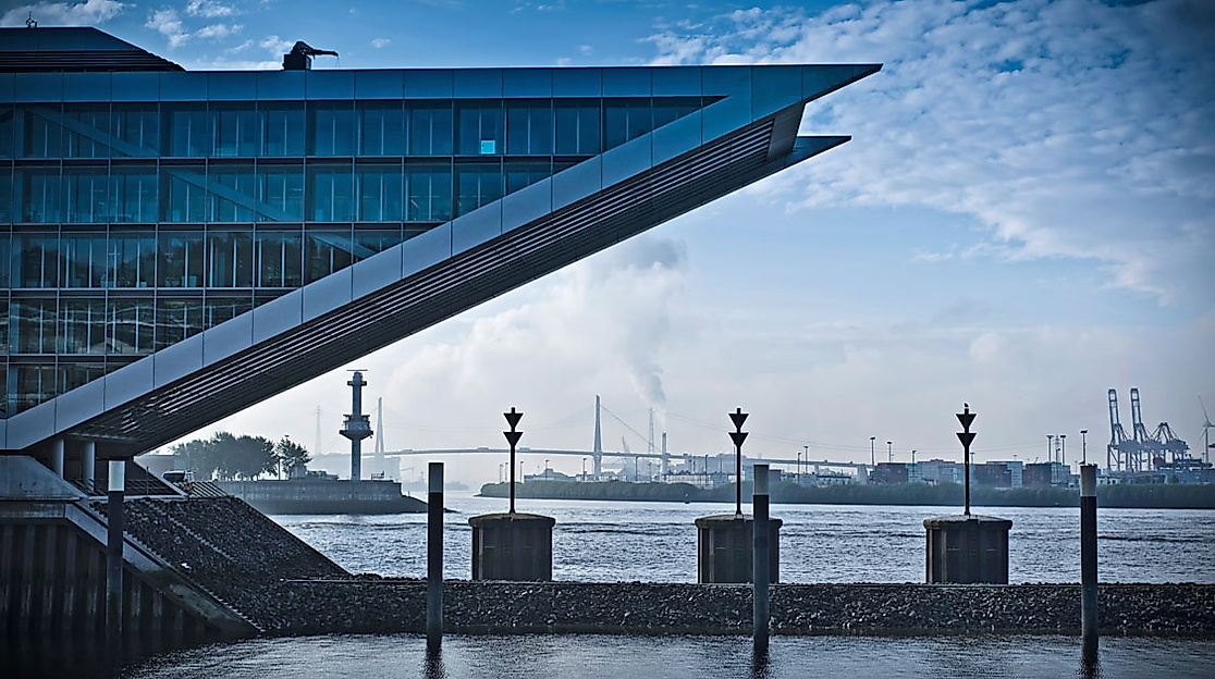 Kontorhaus Dockland am Hamburger Hafen