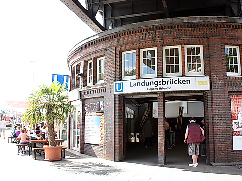 U-/S-Bahnhof Landungsbrücken (Ausgang Hafentor)