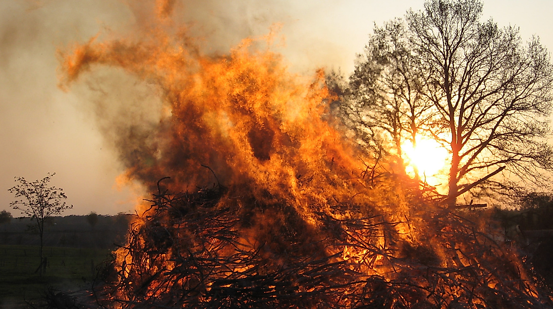 Osterfeuer Hützel mit Ostereiersuche