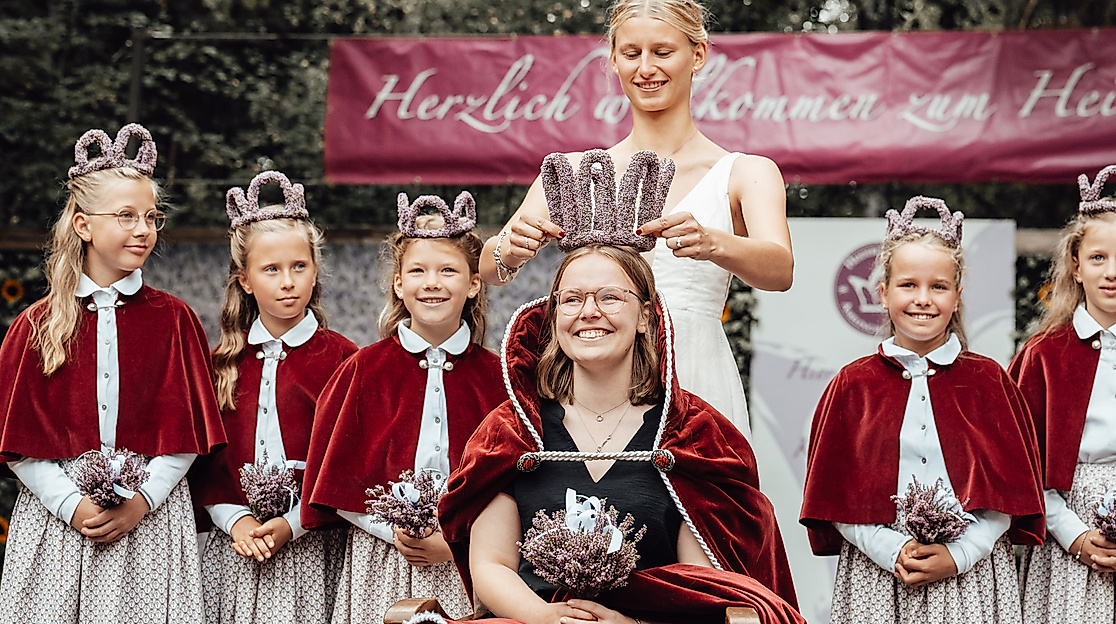Festsonntag mit Wahl der 76. Heidekönigin und Großem Festumzug durch Amelinghausen