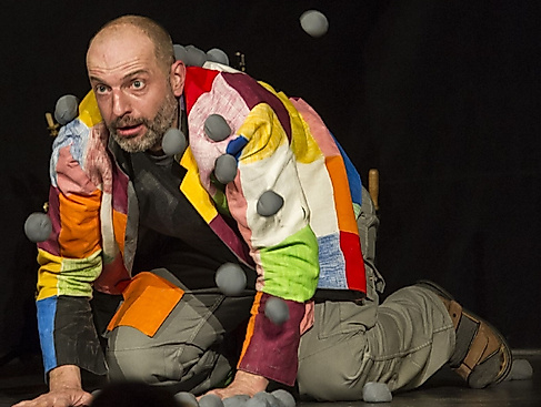 Elmar, der bunte Elefant - gespielt von Helge van Hove