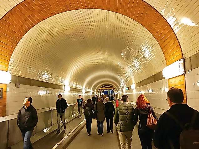 sankt-pauli-elbtunnel-sebastian-weber-rosinenfischer-hamburg