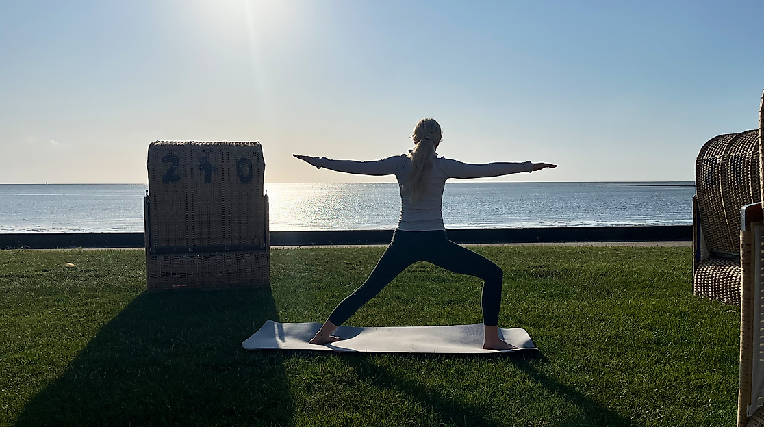 Dorum-Neufeld_25_YogaAmStrand_Hagenah_bearbeitet