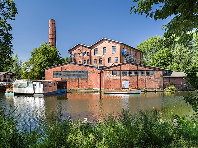 kulturzentraum-am-vehringkanal-wilhelmsburg_c-carl-juergen-bautsch_adobestock_369671196