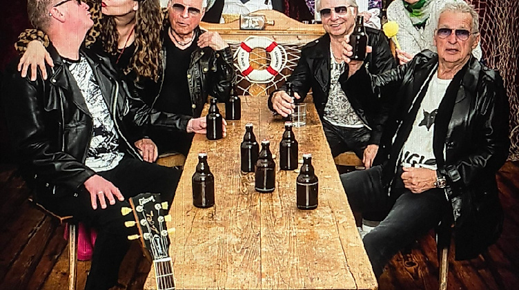 Mord in der Haifischbar St Pauli - Theater in 2 Teilen, Musik von The Rattles