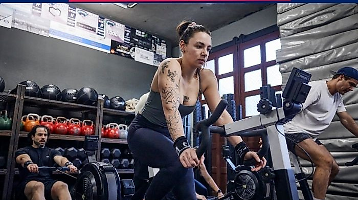Intensives Training im Fitnessstudio