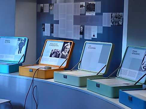 Ausstellung der Biografien in der Gedenkstätte Bullenhuser Damm