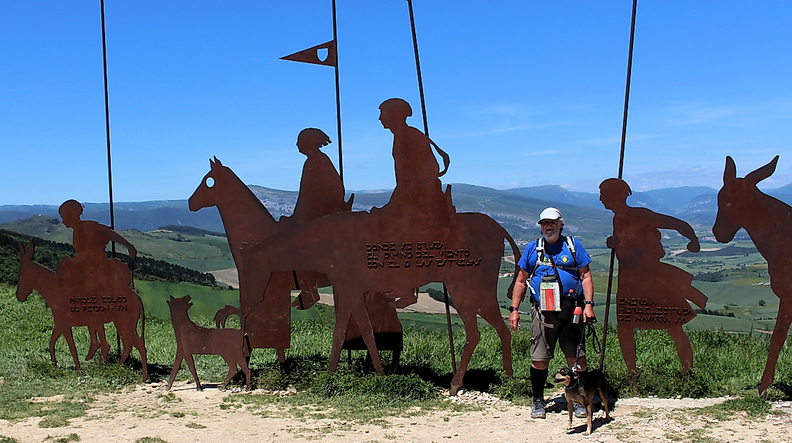 Pilgerprozessions-Skulptur-Navarra Christian mit Hund