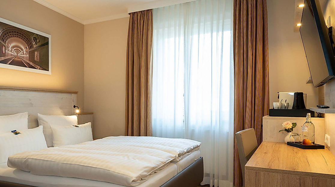 Hotel Rosengarten Hamburg: Doppelzimmer Straßenblick