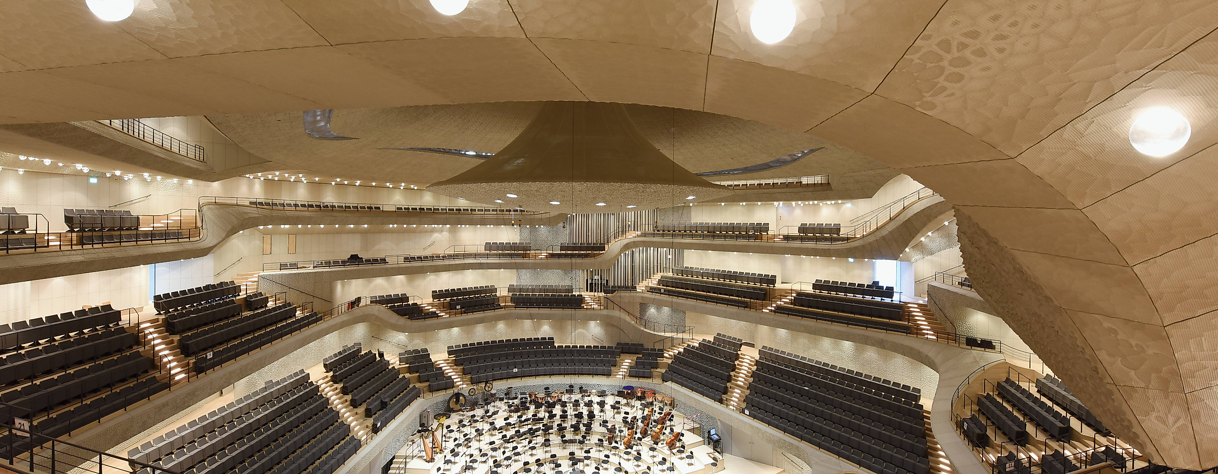 elbphilharmonie_grosser-saal_c-2016-michael-zapf-3