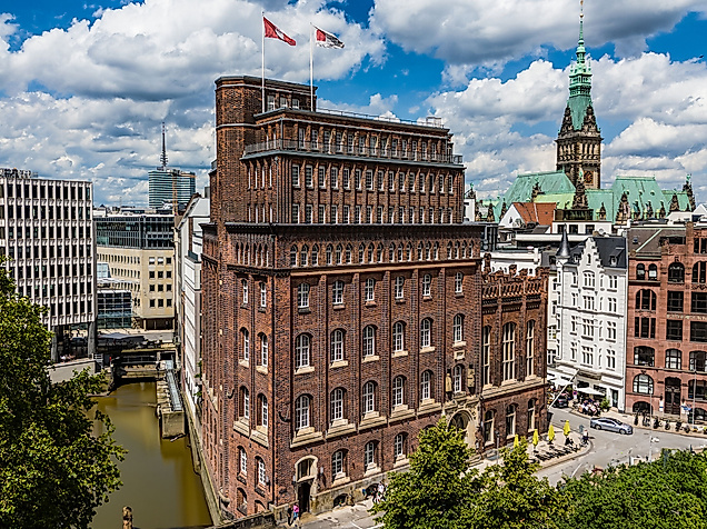 Haus-der-Patriotischen-Gesellschaft-Außen-c-Christian-Augustin-web-1-2500x1500