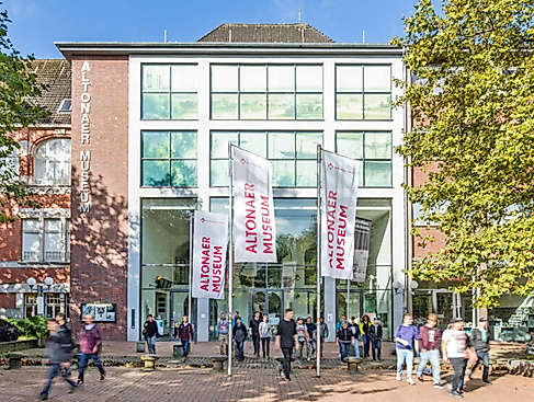 ALLEIN IN GYAAMANI mit Gloria Boateng