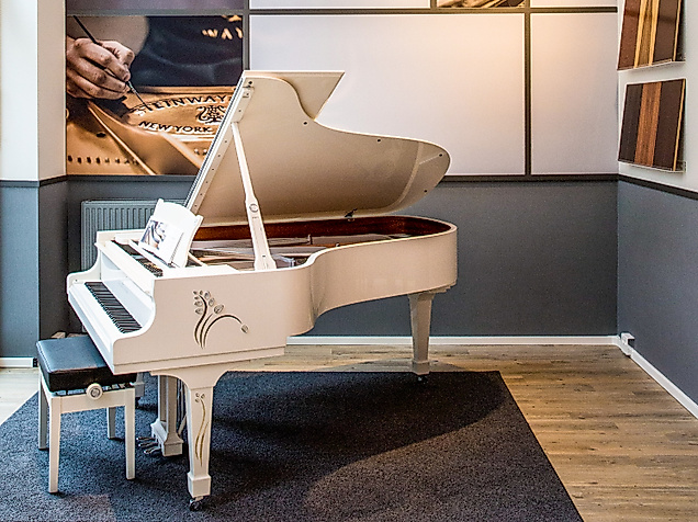 steinway-spirio-lounge_interior1_c-christina-czybik