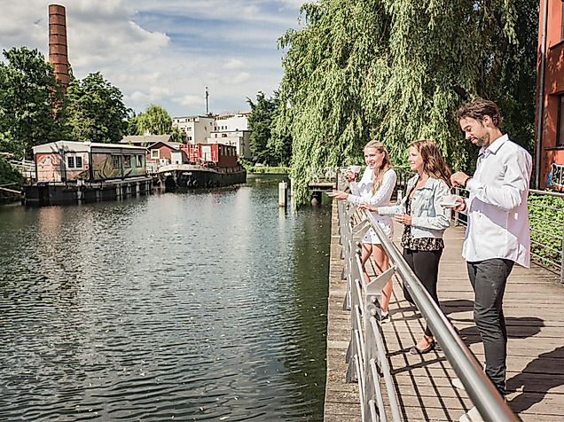 Kaffee am Veringkanal in Hamburg