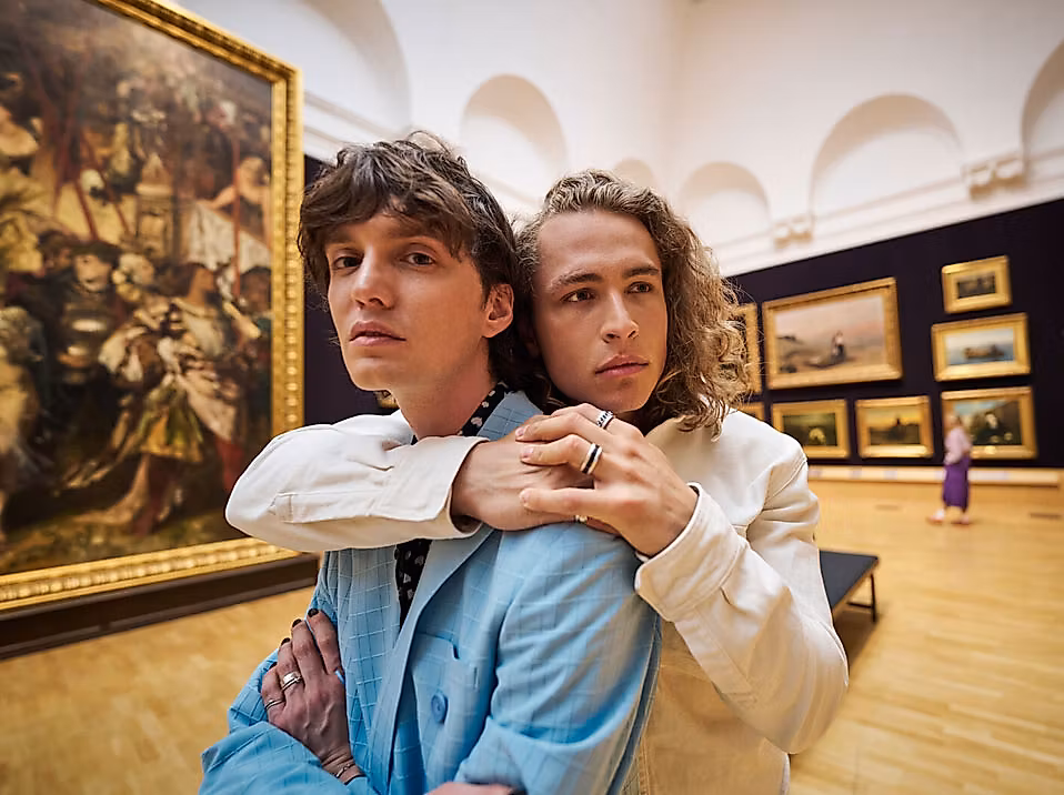 Zwei Menschen in der Hamburger Kunsthalle